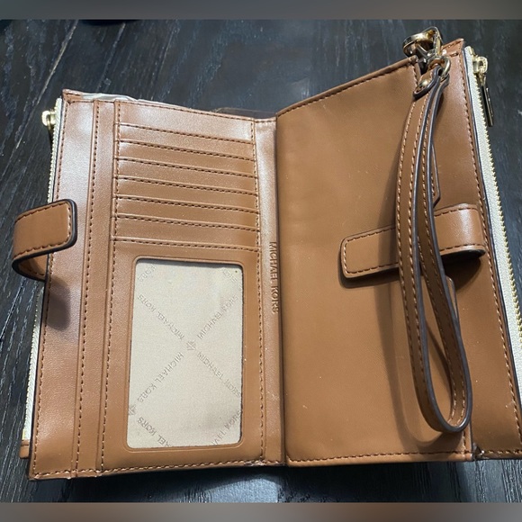 Michael Kors Smartphone Wristlet Wallet - Picture 6 of 10